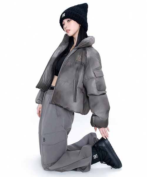 MLB Korea（エムエルビーコリア）の「【MLB KOREA/エムエルビーコリア】Vintage Cropped Curve Padding Down JKT/ヴィンテージ クロップド カーブ パディング ダウンジャケット（ダウンジャケット/コート・レディース・クリーム/チャコールグレー/コーラルピンク・M/S）」の5枚目の写真