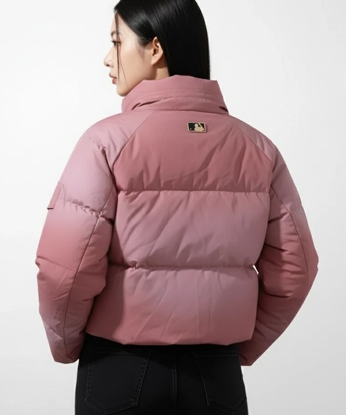 MLB Korea（エムエルビーコリア）の「【MLB KOREA/エムエルビーコリア】Vintage Cropped Curve Padding Down JKT/ヴィンテージ クロップド カーブ パディング ダウンジャケット（ダウンジャケット/コート・レディース・クリーム/チャコールグレー/コーラルピンク・M/S）」の8枚目の写真