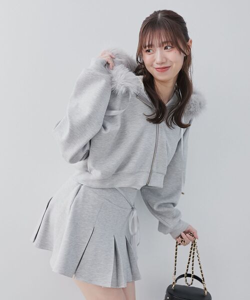 MAJESTIC LEGON(マジェスティックレゴン)の「2wayフェイクファーラメパーカー(パーカー・レディース・ブラック/アイボリー/グレー/ピンクベージュ・MEDIUM)」の20枚目の写真