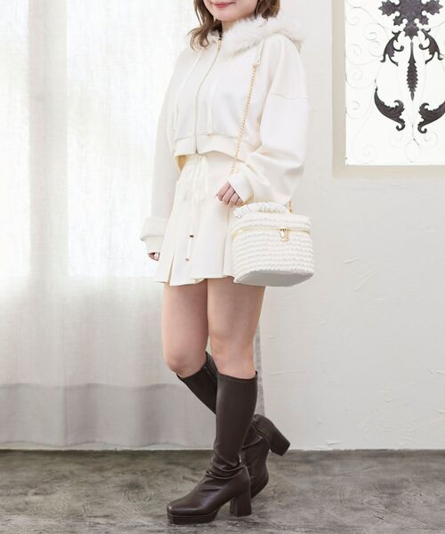 MAJESTIC LEGON(マジェスティックレゴン)の「2wayフェイクファーラメパーカー(パーカー・レディース・ブラック/アイボリー/グレー/ピンクベージュ・MEDIUM)」の14枚目の写真