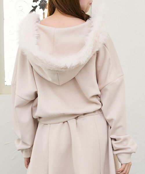 MAJESTIC LEGON(マジェスティックレゴン)の「2wayフェイクファーラメパーカー(パーカー・レディース・ブラック/アイボリー/グレー/ピンクベージュ・MEDIUM)」の22枚目の写真