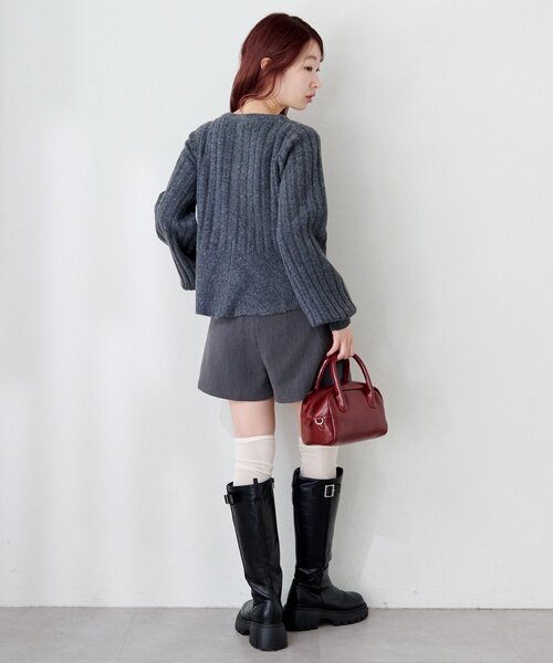 Kastane（カスタネ）の「ペプラムリブニットカーディガン（カーディガン/ボレロ・レディース・レッド/アイボリー/チャコールグレー・FREE）」の5枚目の写真