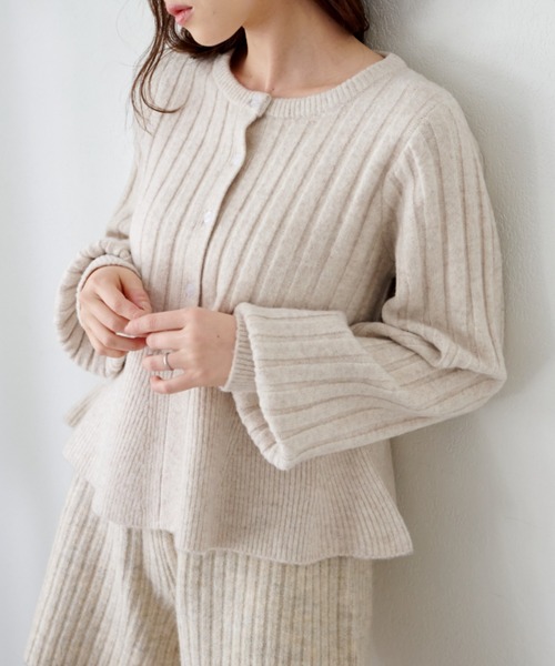 Kastane（カスタネ）の「ペプラムリブニットカーディガン（カーディガン/ボレロ・レディース・レッド/アイボリー/チャコールグレー・FREE）」の2枚目の写真