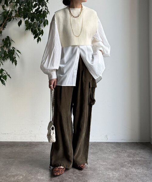 DouDou（ドゥドゥ）の「【WEB限定】ニットベスト×シャツセット（ニット/セーター・レディース・グレー/アイボリー/ブラック・FREE）」の4枚目の写真