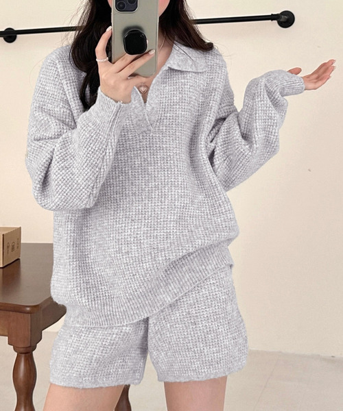 DAY CLOSET(デイ クローゼット)の「【セットアップ/もこもこ立体編み】長袖 スキッパー リブニット プルオーバー + ショートパンツ 上下2点セット レディース(ニット/セーター・レディース・モカ/チャコールグレー/ライトグレー/アイボリー/サックスブルー・FREE)」の15枚目の写真