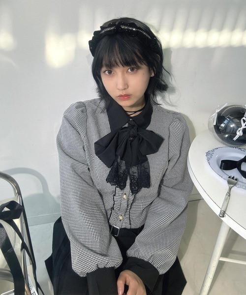 AS KNOW AS plus(アズノゥアズプラス)の「○取り外し可能 リボン付きフリルボウタイブラウス(シャツ/ブラウス・レディース・ブラック系/ピンク系/ホワイト系・FREE)」の1枚目の写真