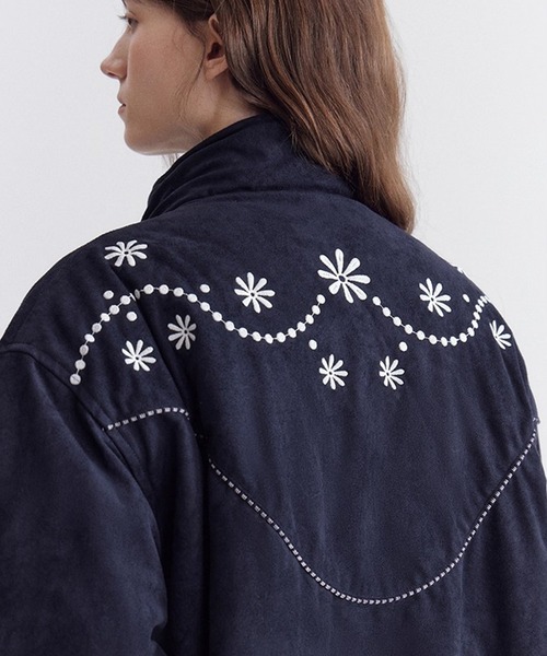 Fano Studios(ファノ ストゥディオズ)の「刺繍 フェイクスエードブルゾン FC26W048【Fano Studios】(ブルゾン・レディース・ネイビー・FREE)」の10枚目の写真