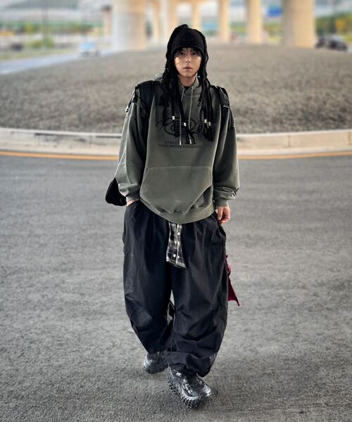THE MILE(ザマイル)の「ブラックホール イッセンシャル スウェット フード NAVY(パーカー・メンズ・その他・S/M/L/XL)」の3枚目の写真