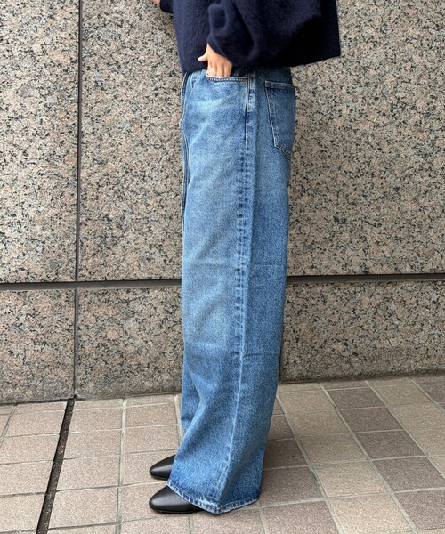 AGOLDE(エーゴールドイー)の「【AGOLDE/エーゴールドイー】EMMI JEAN IN INTUITION ワイドレッグデニム(デニムパンツ・レディース・ブルー・24/25/26)」の4枚目の写真