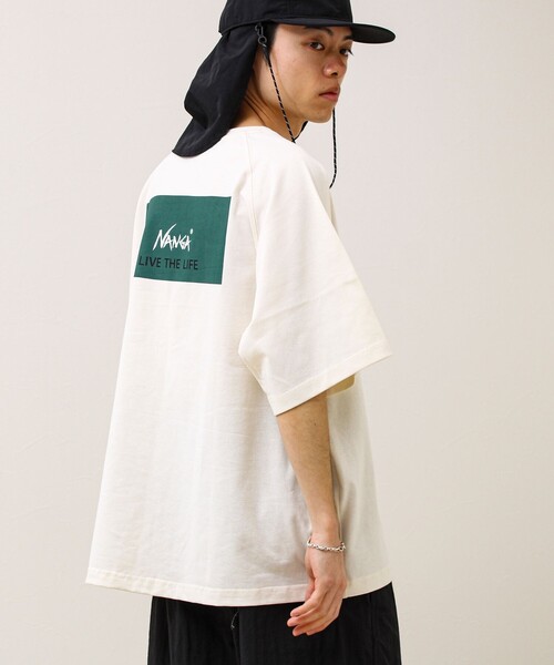 NANGA(ナンガ)の「【NANGA×GLOSTER】別注② Raglan Backprint Tee(Tシャツ/カットソー・メンズ・ブラック系その他2/ブラック系その他/ホワイト系その他・L/M)」の1枚目の写真