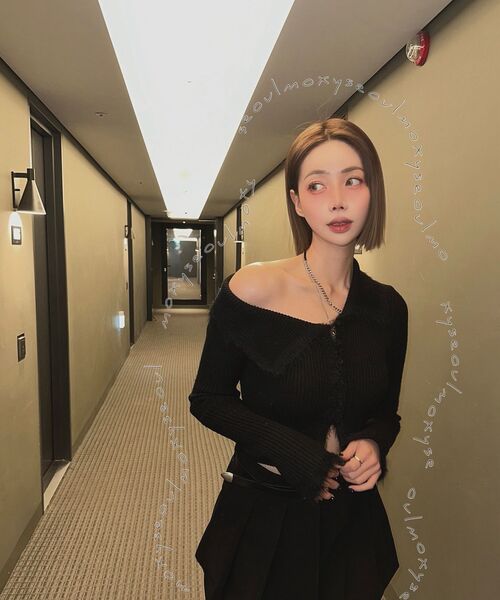 ORDINARY HOLIDAY（オーディナリー ホリデー）の「TRIMMING OFF-SHOULDER CARDIGAN [IVORY]（カーディガン/ボレロ・レディース・アイボリー・FREE）」の4枚目の写真