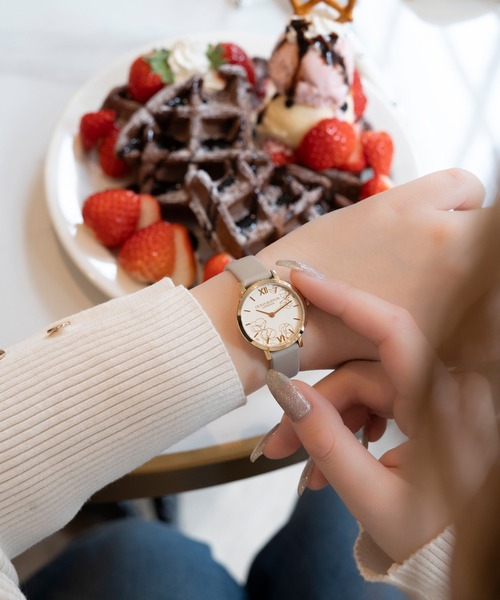 OLIVIA BURTON(オリビアバートン)の「「OLIVIA BURTON/オリビアバートン」シグネチャー - 28mm アブストラクト フローラル(アナログ腕時計・レディース・アイボリー/ベビーピンク/グレイッシュベージュ・FREE)」の4枚目の写真