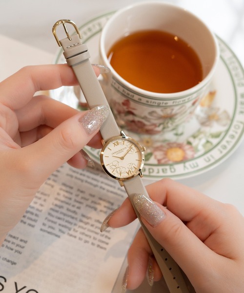 OLIVIA BURTON(オリビアバートン)の「「OLIVIA BURTON/オリビアバートン」シグネチャー - 28mm アブストラクト フローラル(アナログ腕時計・レディース・アイボリー/ベビーピンク/グレイッシュベージュ・FREE)」の5枚目の写真