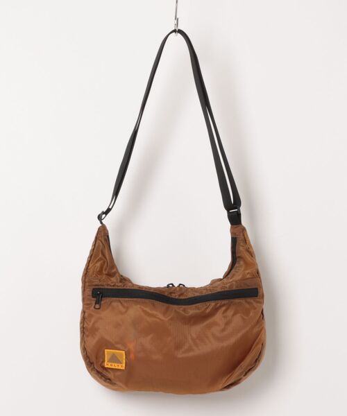 KELTY(ケルティ)の「MonoMAX掲載モデル【KELTY】AIRY CURVE SHOULDER エアリーカーブショルダー 軽量 リップストップナイロン(ショルダーバッグ・レディース・ベージュ/オリーブ/ブラック/ターコイズブルー/イエロー・ONE SIZE)」の3枚目の写真