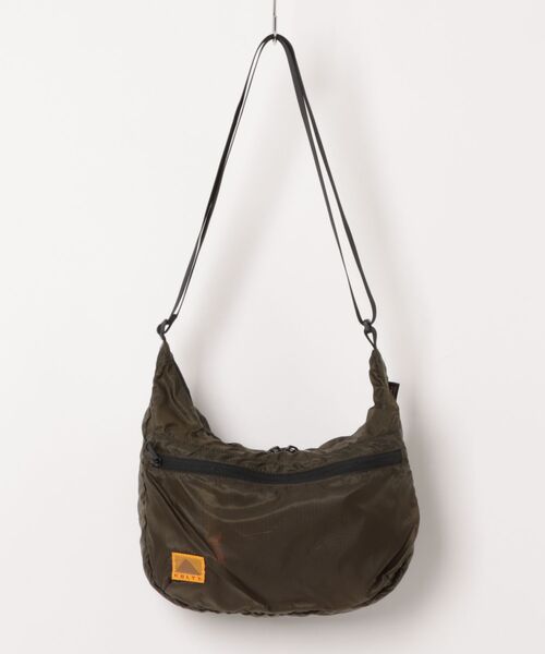 KELTY(ケルティ)の「MonoMAX掲載モデル【KELTY】AIRY CURVE SHOULDER エアリーカーブショルダー 軽量 リップストップナイロン(ショルダーバッグ・レディース・ベージュ/オリーブ/ブラック/ターコイズブルー/イエロー・ONE SIZE)」の4枚目の写真