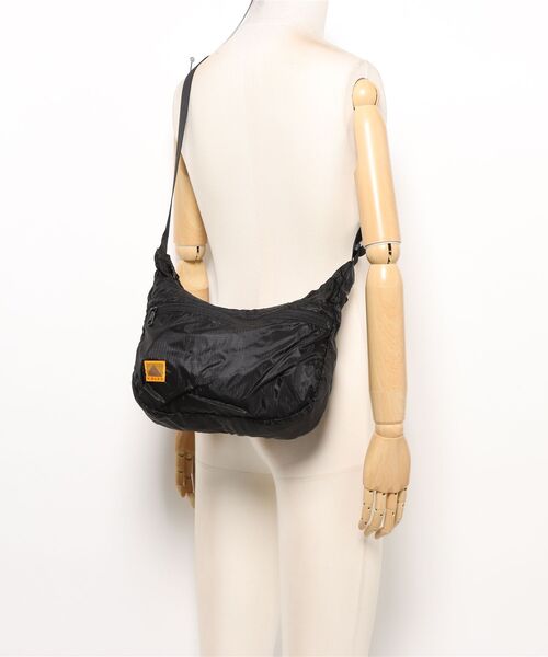 KELTY(ケルティ)の「MonoMAX掲載モデル【KELTY】AIRY CURVE SHOULDER エアリーカーブショルダー 軽量 リップストップナイロン(ショルダーバッグ・レディース・ベージュ/オリーブ/ブラック/ターコイズブルー/イエロー・ONE SIZE)」の20枚目の写真