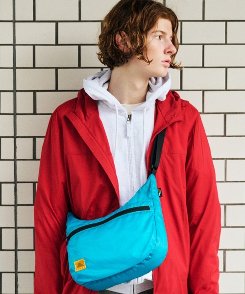 KELTY(ケルティ)の「MonoMAX掲載モデル【KELTY】AIRY CURVE SHOULDER エアリーカーブショルダー 軽量 リップストップナイロン(ショルダーバッグ・レディース・ベージュ/オリーブ/ブラック/ターコイズブルー/イエロー・ONE SIZE)」の1枚目の写真