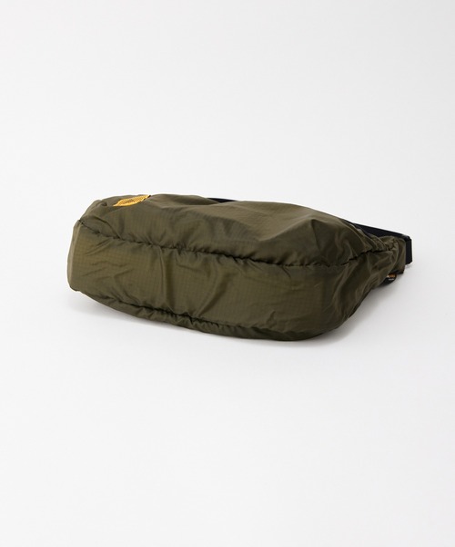 KELTY(ケルティ)の「MonoMAX掲載モデル【KELTY】AIRY CURVE SHOULDER エアリーカーブショルダー 軽量 リップストップナイロン(ショルダーバッグ・レディース・ベージュ/オリーブ/ブラック/ターコイズブルー/イエロー・ONE SIZE)」の12枚目の写真