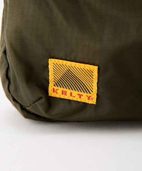 KELTY(ケルティ)の「MonoMAX掲載モデル【KELTY】AIRY CURVE SHOULDER エアリーカーブショルダー 軽量 リップストップナイロン(ショルダーバッグ・レディース・ベージュ/オリーブ/ブラック/ターコイズブルー/イエロー・ONE SIZE)」の13枚目の写真