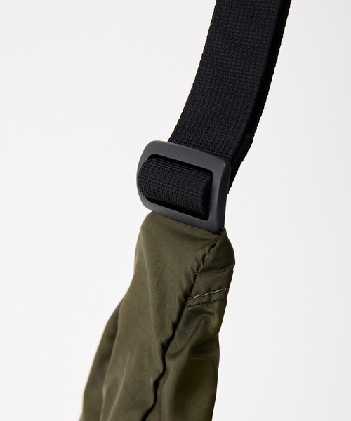 KELTY(ケルティ)の「MonoMAX掲載モデル【KELTY】AIRY CURVE SHOULDER エアリーカーブショルダー 軽量 リップストップナイロン(ショルダーバッグ・レディース・ベージュ/オリーブ/ブラック/ターコイズブルー/イエロー・ONE SIZE)」の15枚目の写真