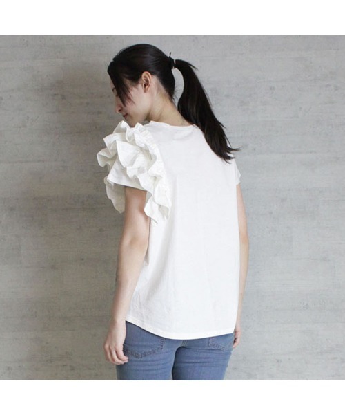 aity（アイティ）の「M-5L 片袖フリル アシメトリーカットソー 夏服（Tシャツ/カットソー・レディース・ホワイト/ピンクベージュ/ブラック・4L～5L/LL～3L/M～Ｌ）」の2枚目の写真