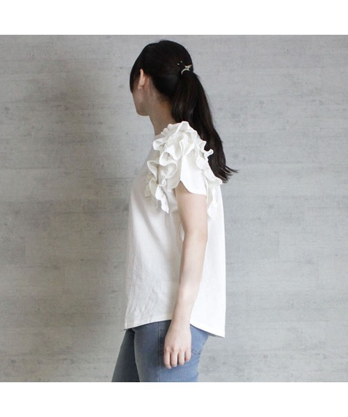 aity（アイティ）の「M-5L 片袖フリル アシメトリーカットソー 夏服（Tシャツ/カットソー・レディース・ホワイト/ピンクベージュ/ブラック・4L～5L/LL～3L/M～Ｌ）」の10枚目の写真