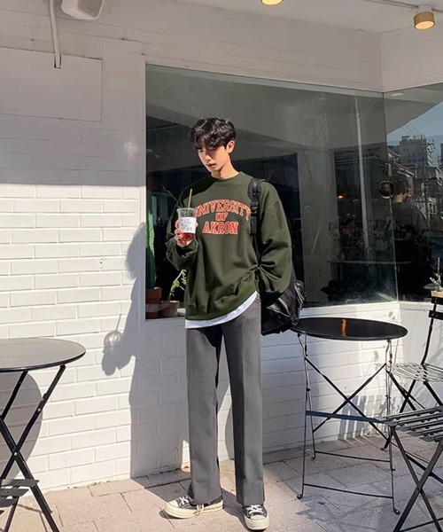 NOWLE(ノウル)の「【NOWLE】UNIVERSITY OF AKRON カレッジロゴ アーチプリント クルーネック スウェット(スウェット・メンズ・ダークカーキ/ブラック・MEDIUM/SMALL/X-LARGE/LARGE)」の5枚目の写真