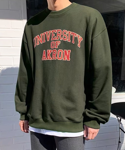 NOWLE(ノウル)の「【NOWLE】UNIVERSITY OF AKRON カレッジロゴ アーチプリント クルーネック スウェット(スウェット・メンズ・ダークカーキ/ブラック・MEDIUM/SMALL/X-LARGE/LARGE)」の8枚目の写真