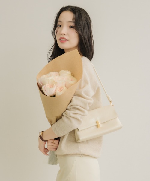 NEUNA（ヌナ）の「【韓国select item】ウール×アルパカベーシックセーター（ニット/セーター・レディース・アイボリー/ブルー・FREE）」の22枚目の写真