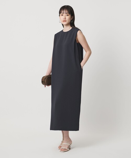 UNITED ARROWS(ユナイテッドアローズ)の「Drapy タック ノースリーブ ストライプ ワンピース ‐ウォッシャブル‐(ワンピース・レディース・その他1・38/36)」の2枚目の写真