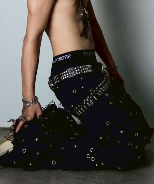 UNIZ（ユニズ）の「【UNIZ】Chainwrape Pants / 【ユニズ】アイレットチェーンデニムフレアパンツ（デニムパンツ・メンズ・ブラック・00/01）」の6枚目の写真