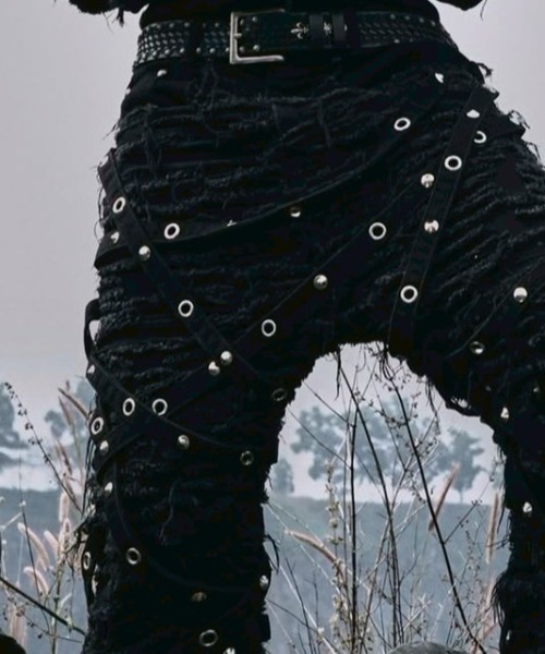 UNIZ（ユニズ）の「【UNIZ】Chainwrape Pants / 【ユニズ】アイレットチェーンデニムフレアパンツ（デニムパンツ・メンズ・ブラック・00/01）」の8枚目の写真