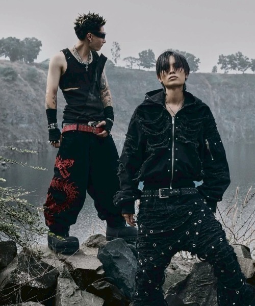 UNIZ（ユニズ）の「【UNIZ】Chainwrape Pants / 【ユニズ】アイレットチェーンデニムフレアパンツ（デニムパンツ・メンズ・ブラック・00/01）」の3枚目の写真