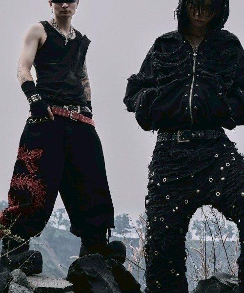 UNIZ（ユニズ）の「【UNIZ】Chainwrape Pants / 【ユニズ】アイレットチェーンデニムフレアパンツ（デニムパンツ・メンズ・ブラック・00/01）」の4枚目の写真