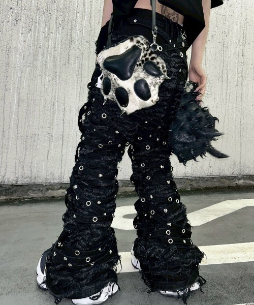 UNIZ（ユニズ）の「【UNIZ】Chainwrape Pants / 【ユニズ】アイレットチェーンデニムフレアパンツ（デニムパンツ・メンズ・ブラック・00/01）」の17枚目の写真