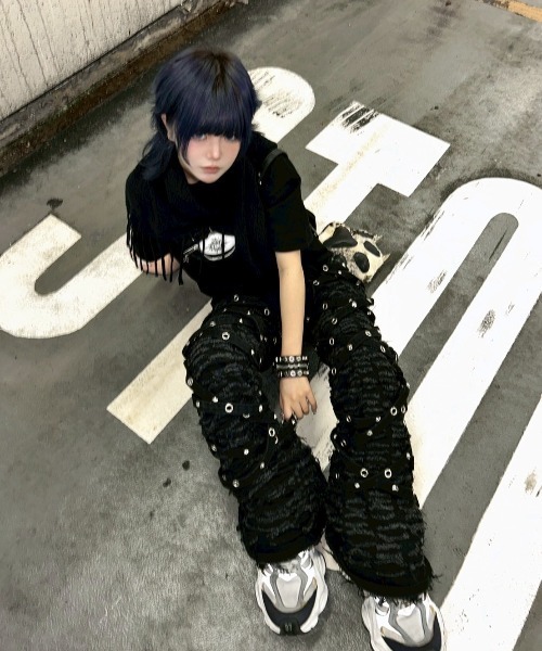 UNIZ（ユニズ）の「【UNIZ】Chainwrape Pants / 【ユニズ】アイレットチェーンデニムフレアパンツ（デニムパンツ・メンズ・ブラック・00/01）」の16枚目の写真