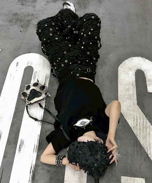 UNIZ（ユニズ）の「【UNIZ】Chainwrape Pants / 【ユニズ】アイレットチェーンデニムフレアパンツ（デニムパンツ・メンズ・ブラック・00/01）」の15枚目の写真