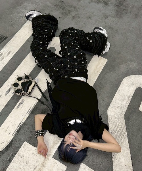 UNIZ（ユニズ）の「【UNIZ】Chainwrape Pants / 【ユニズ】アイレットチェーンデニムフレアパンツ（デニムパンツ・メンズ・ブラック・00/01）」の14枚目の写真