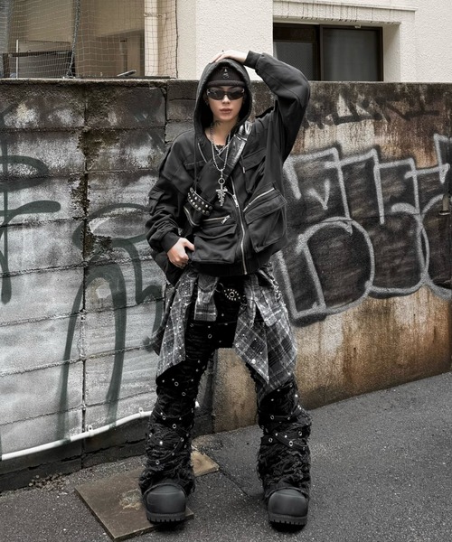 UNIZ（ユニズ）の「【UNIZ】Chainwrape Pants / 【ユニズ】アイレットチェーンデニムフレアパンツ（デニムパンツ・メンズ・ブラック・00/01）」の19枚目の写真