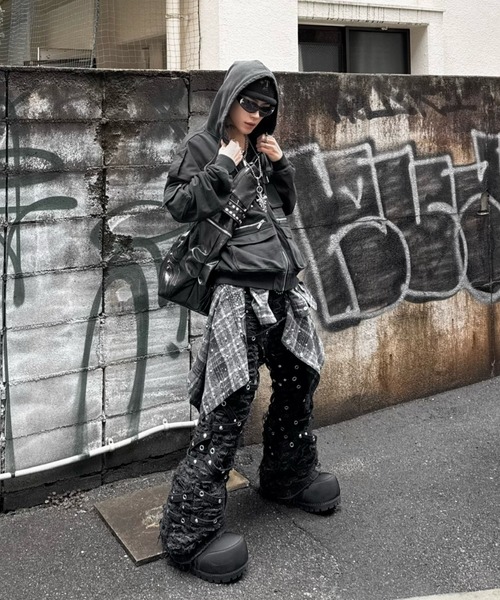 UNIZ（ユニズ）の「【UNIZ】Chainwrape Pants / 【ユニズ】アイレットチェーンデニムフレアパンツ（デニムパンツ・メンズ・ブラック・00/01）」の20枚目の写真