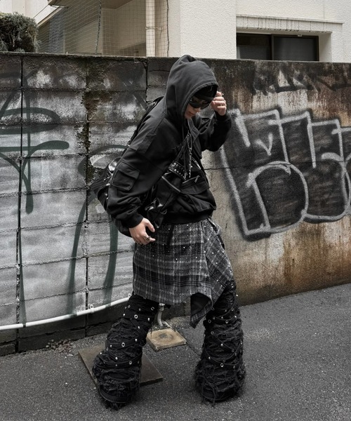 UNIZ（ユニズ）の「【UNIZ】Chainwrape Pants / 【ユニズ】アイレットチェーンデニムフレアパンツ（デニムパンツ・メンズ・ブラック・00/01）」の22枚目の写真