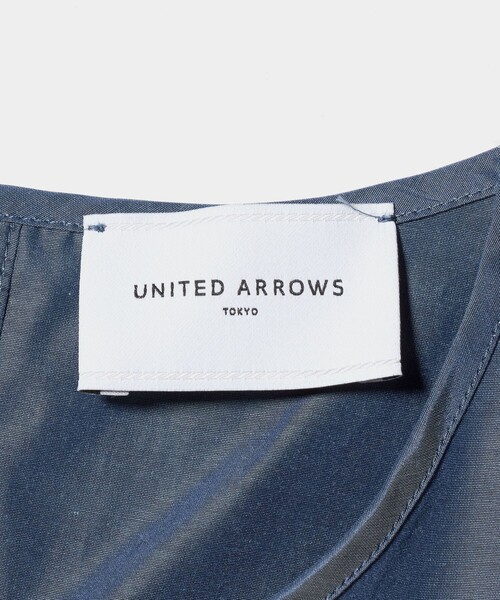 UNITED ARROWS（ユナイテッドアローズ）の「デニムライク ブライトローン ワンピース ‐ウォッシャブル‐（ワンピース・レディース・コバルトブルー/ダークグレー・36/38）」の17枚目の写真
