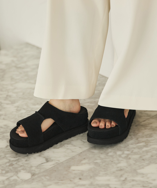 plage（プラージュ）の「UGG / アグ W GOLDENSTAR CUTOUT SLIDE サンダル（サンダル・レディース・ブラック/タン・25cm/24cm/23cm/22cm）」の3枚目の写真