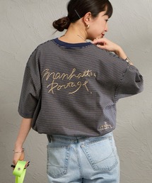 Manhattan Portage（マンハッタンポーテージ）の「[MANHATTAN PORTAGE マンハッタンポーテージ] 別注 ランダム手描き風刺繍 バックプリントTシャツ（Tシャツ/カットソー）」