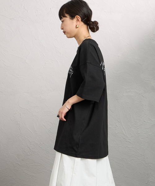 Manhattan Portage（マンハッタンポーテージ）の「【WEB先行予約】[MANHATTAN PORTAGE/マンハッタンポーテージ] 別注 ランダム手描き風刺繍 バックプリントTシャツ（Tシャツ/カットソー・レディース・ネイビー/ライトグレー/ブラック・XL/L/M/S）」の11枚目の写真