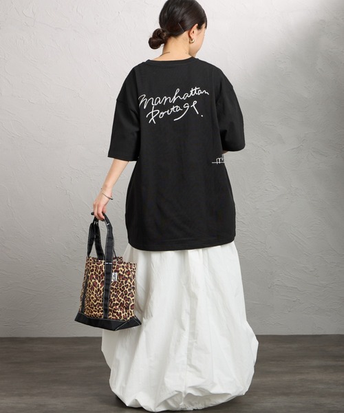 Manhattan Portage（マンハッタンポーテージ）の「【WEB先行予約】[MANHATTAN PORTAGE/マンハッタンポーテージ] 別注 ランダム手描き風刺繍 バックプリントTシャツ（Tシャツ/カットソー・レディース・ネイビー/ライトグレー/ブラック・XL/L/M/S）」の7枚目の写真