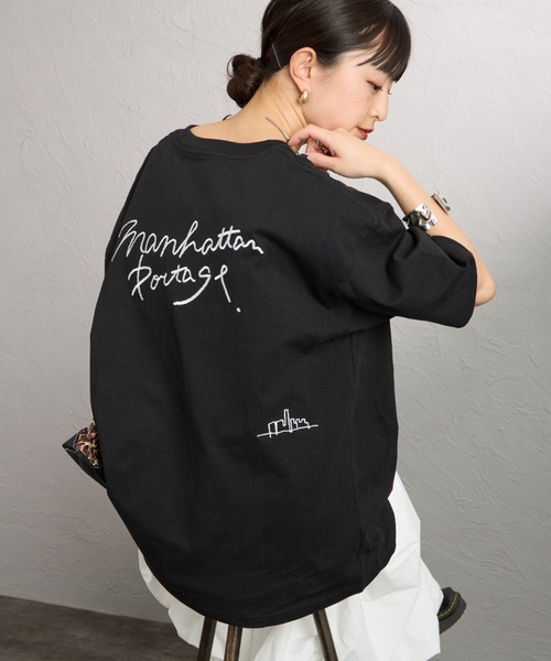 Manhattan Portage（マンハッタンポーテージ）の「【WEB先行予約】[MANHATTAN PORTAGE/マンハッタンポーテージ] 別注 ランダム手描き風刺繍 バックプリントTシャツ（Tシャツ/カットソー・レディース・ネイビー/ライトグレー/ブラック・XL/L/M/S）」の17枚目の写真