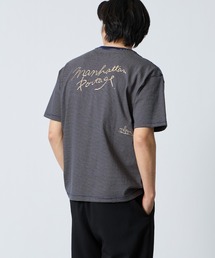 Manhattan Portage（マンハッタンポーテージ）の「[MANHATTAN PORTAGE/マンハッタンポーテージ] 別注 ランダム手描き風刺繍 バックプリントTシャツ【追加】（Tシャツ/カットソー）」