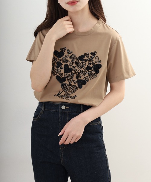 EGLANTINE(エグランティーヌ)の「EGLANTINE ビジューハートモチーフ半袖カットソー ラインストーン(Tシャツ/カットソー・レディース・ブラック/オフホワイト/キャメル・38)」の3枚目の写真