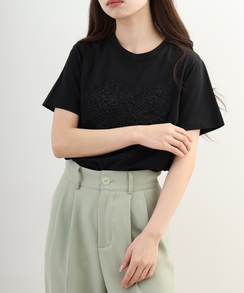 EGLANTINE(エグランティーヌ)の「EGLANTINE ビジューハートモチーフ半袖カットソー ラインストーン(Tシャツ/カットソー・レディース・ブラック/オフホワイト/キャメル・38)」の2枚目の写真